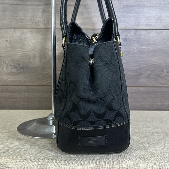 Coach Classic Hampton 11063 Signature Shoulder/satchel Bag - Picture 5 of 11